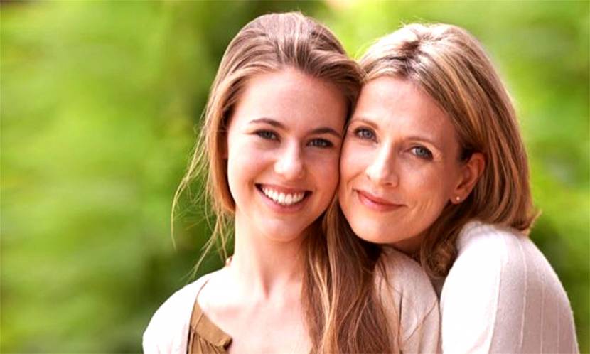 Annelerin Kızlarını Regl Hakkında Bilgilendirirken Dikkat Etmesi Gerekenler!